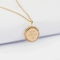 Pendentif personnalisé médaille contour fleur gravée plaqué or 15 mm
