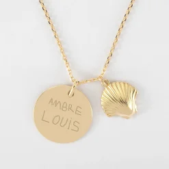 Pendentif personnalisé médaille gravée plaqué or 19 mm et breloque coquillage coque 13 mm