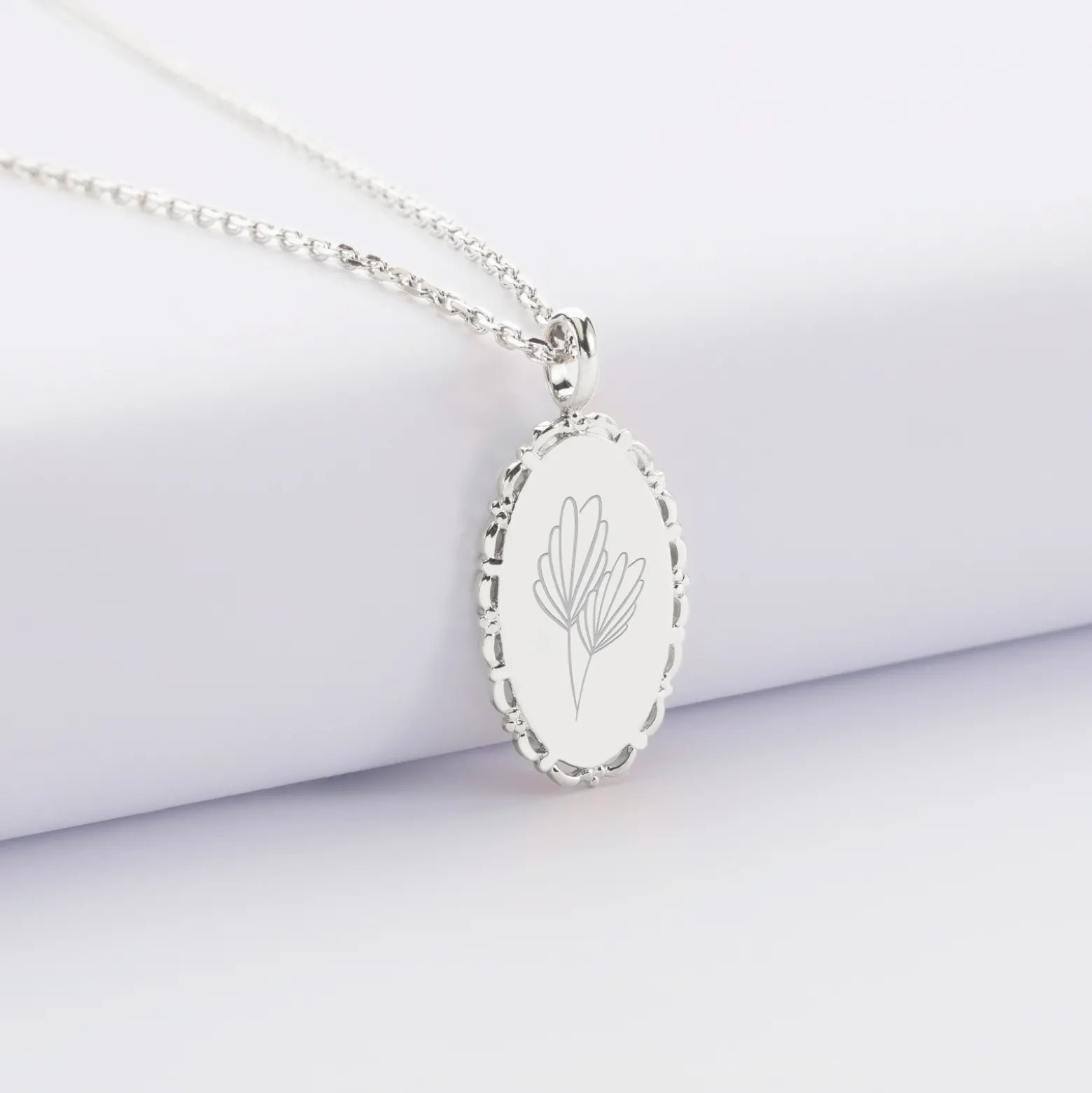 Pendentif personnalisé médaille vintage ovale dentelée gravée argent 20x13 mm - Nos petits imparfaits