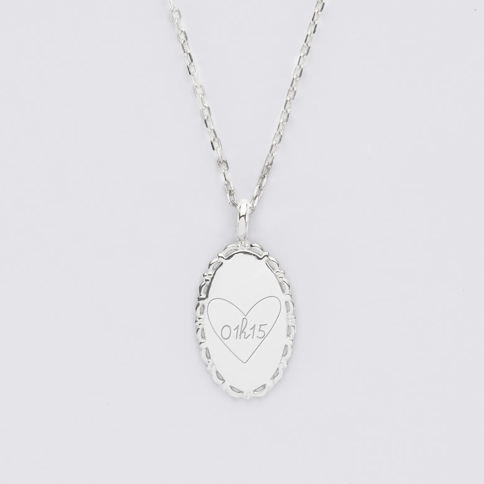 Pendentif personnalisé médaille vintage ovale dentelée gravée argent 20x13 mm - Nos petits imparfaits