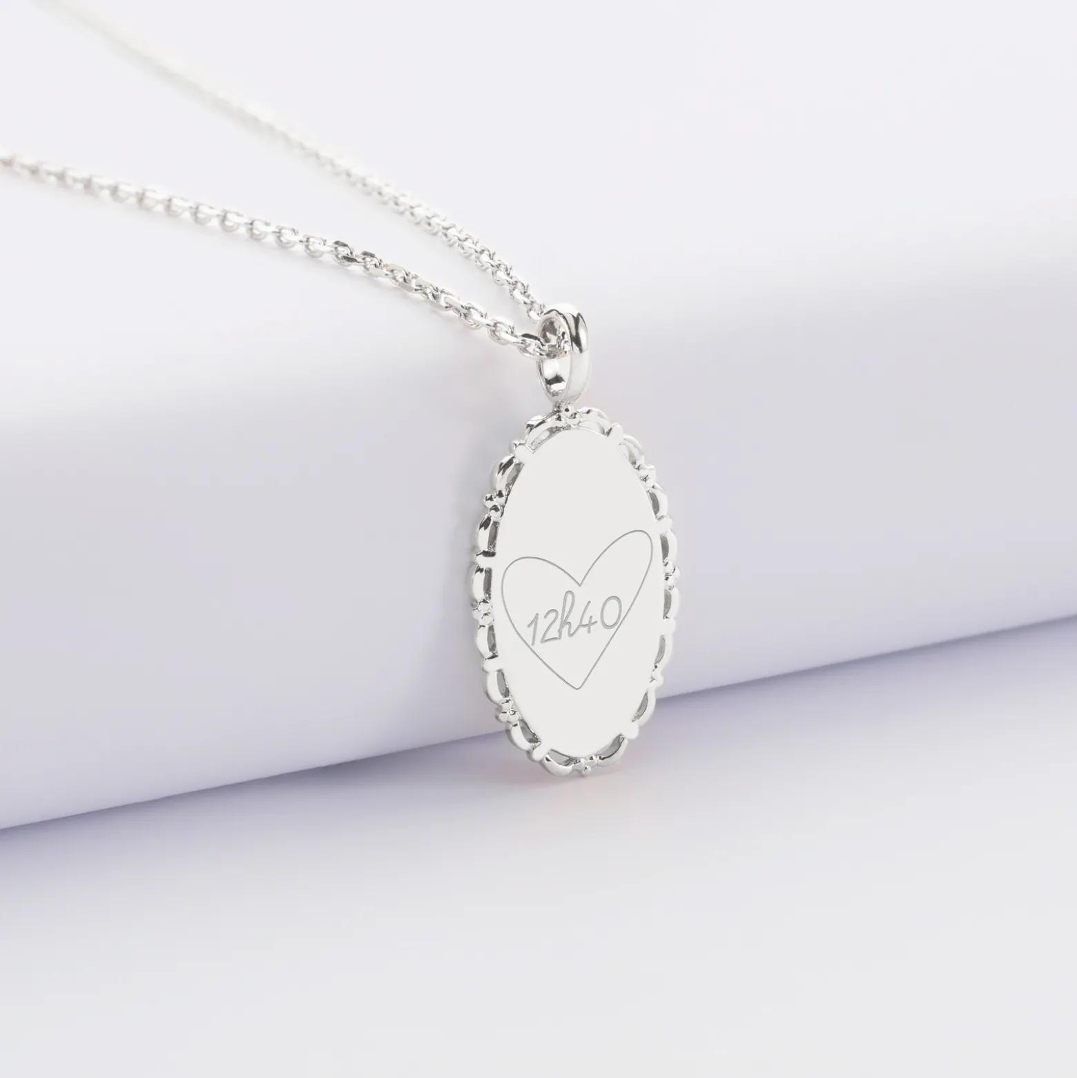 Pendentif personnalisé médaille vintage ovale dentelée gravée argent 20x13 mm - Nos petits imparfaits