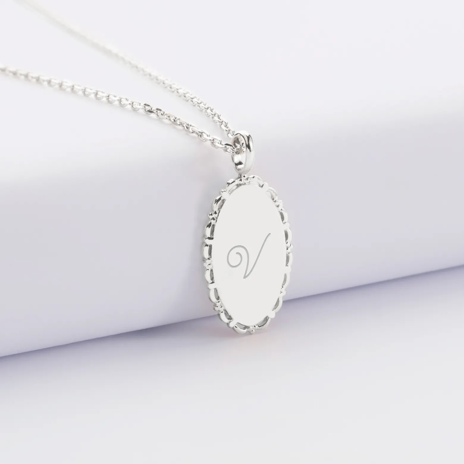 Pendentif personnalisé médaille vintage ovale dentelée gravée argent 20x13 mm - Nos petits imparfaits