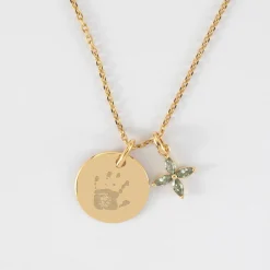 Pendentif personnalisé médaille gravée plaqué or 15 mm et breloque fleur pétales zircons 10 mm