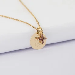 Pendentif personnalisé médaille gravée plaqué or 15 mm et breloque fleur pétales zircons 10 mm