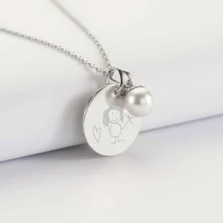 Pendentif personnalisé médaille gravée argent 19 mm et breloque perle nacre 10 mm