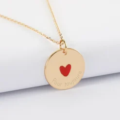 Pendentif personnalisé médaille gravée plaqué or coeur émail rouge 19 mm - HappyBulle x Atelier Wagram