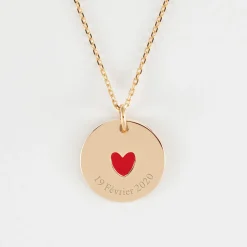 Pendentif personnalisé médaille gravée plaqué or coeur émail rouge 19 mm - HappyBulle x Atelier Wagram