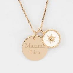 Pendentif personnalisé médaille gravée plaqué or 19 mm et breloque email blanc soleil 14 mm