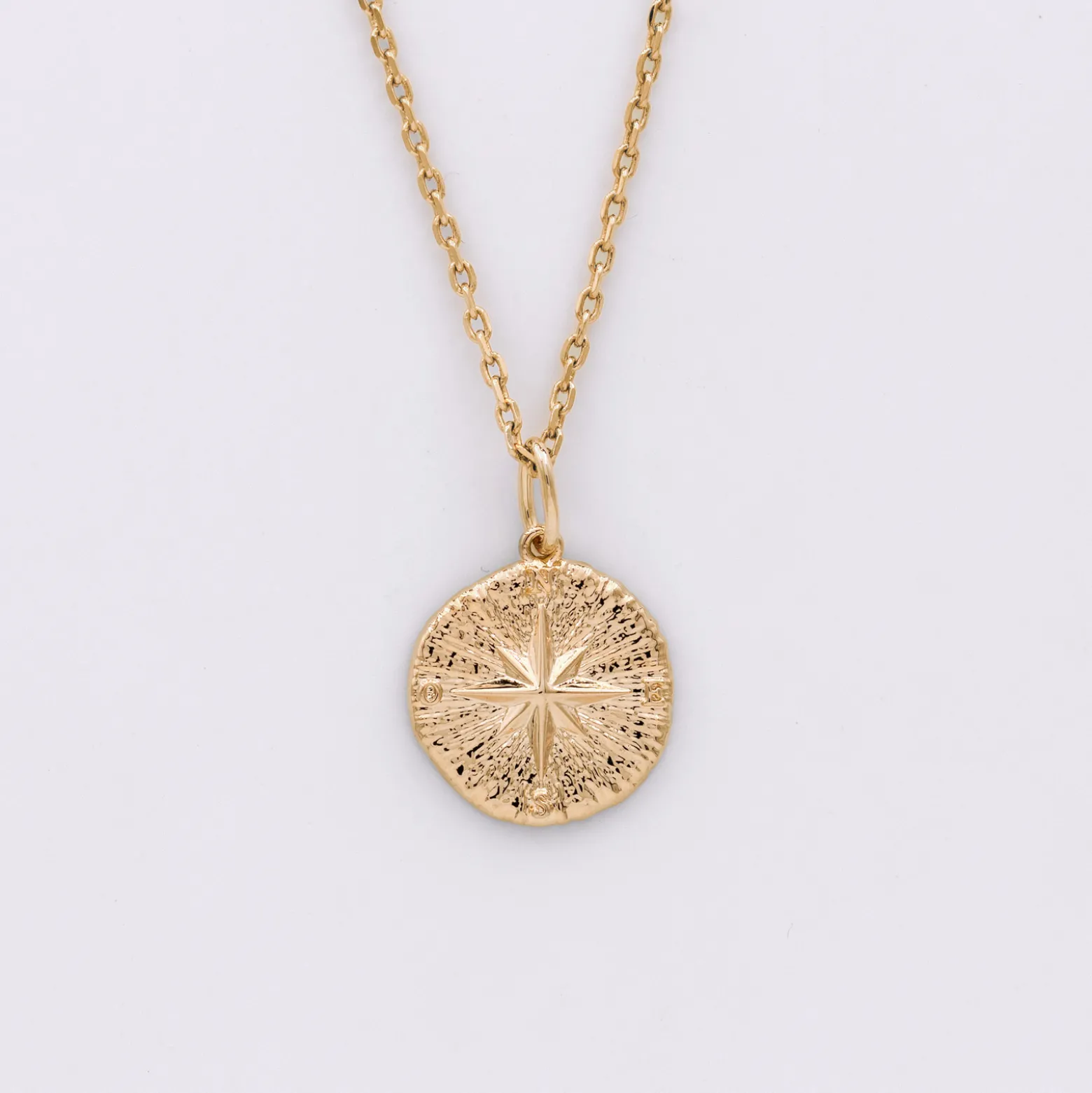 Pendentif personnalisé médaille gravée plaqué or rose des vents texturée 14 mm