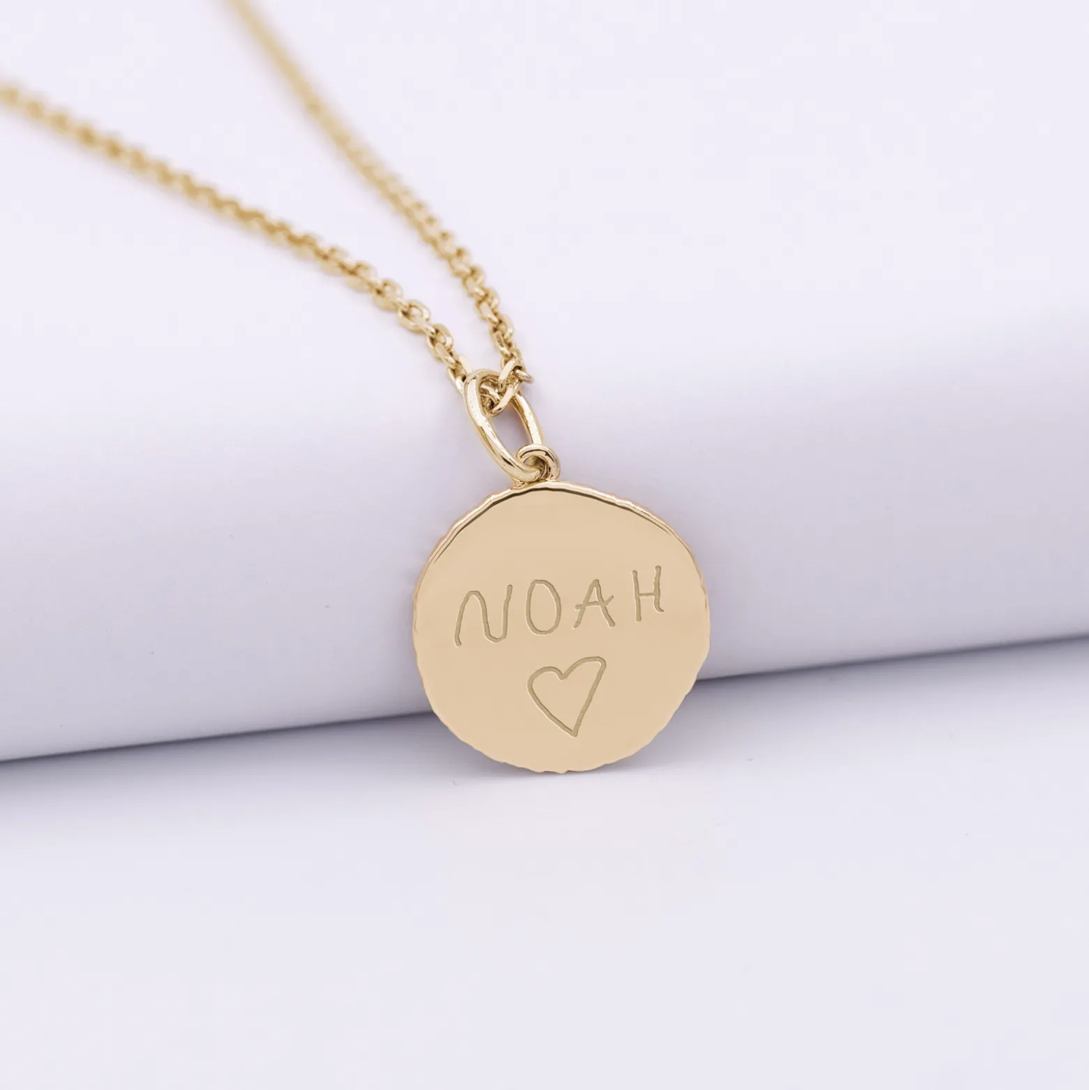 Pendentif personnalisé médaille gravée plaqué or rose des vents texturée 14 mm