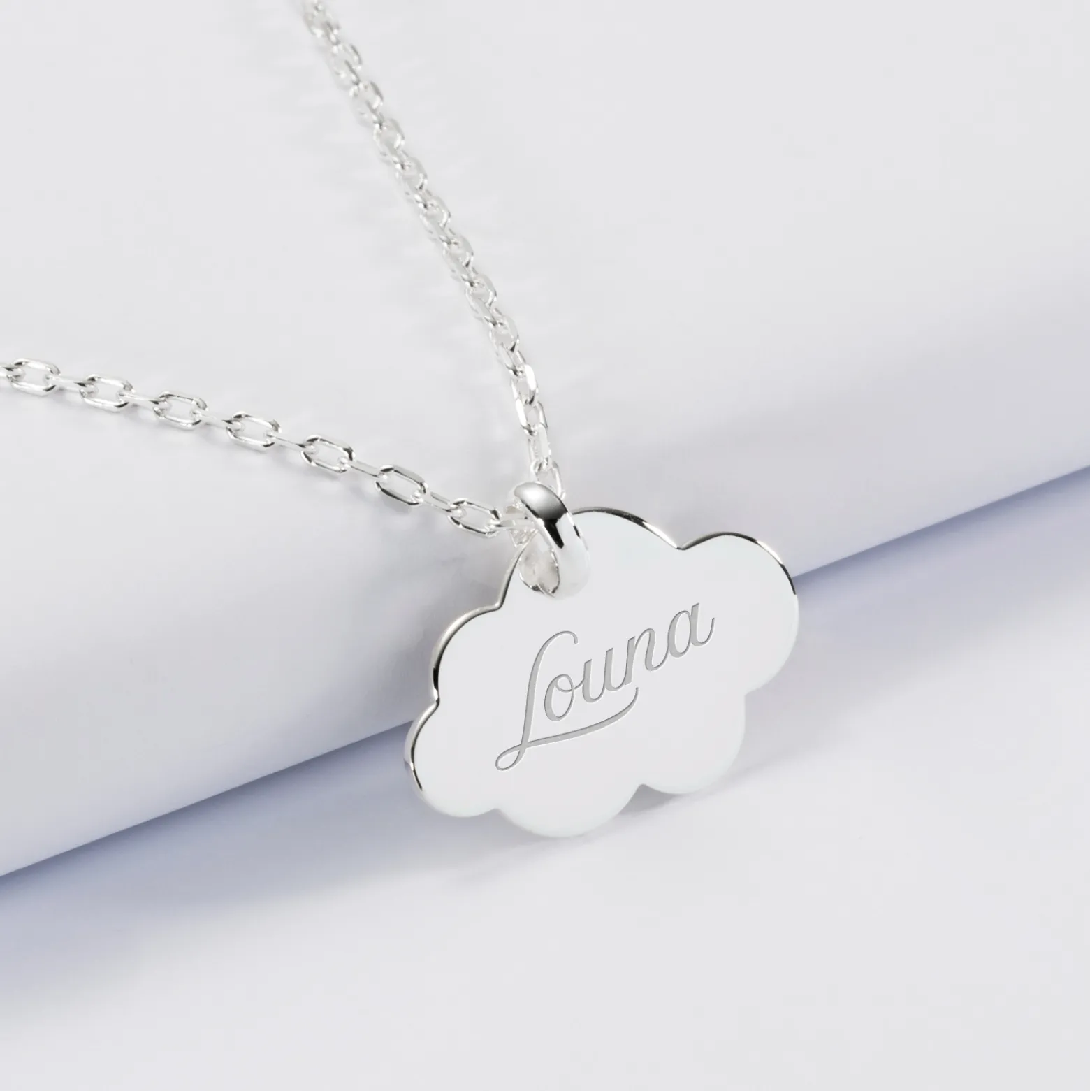 Pendentif personnalisé prénom médaille gravée argent dormeuse nuage 20x14