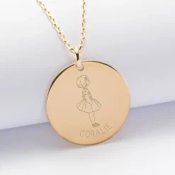 Pendentif personnalisé prénom médaille gravée plaqué or 27 mm - HappyBulle x Marie Savart