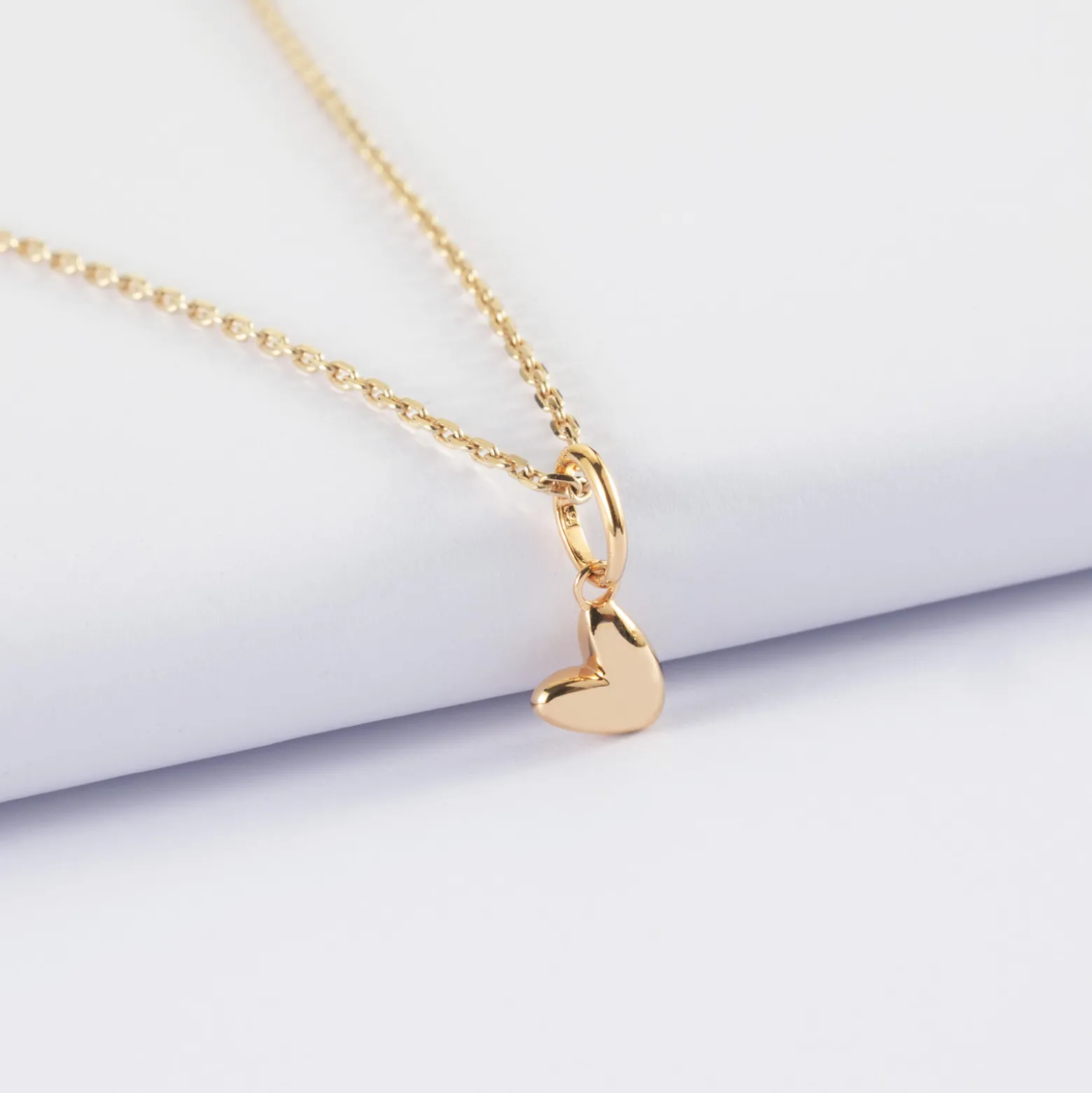 Pendentif petit coeur bombé plaqué or 7 mm - HappyBulle x Atelier Wagram