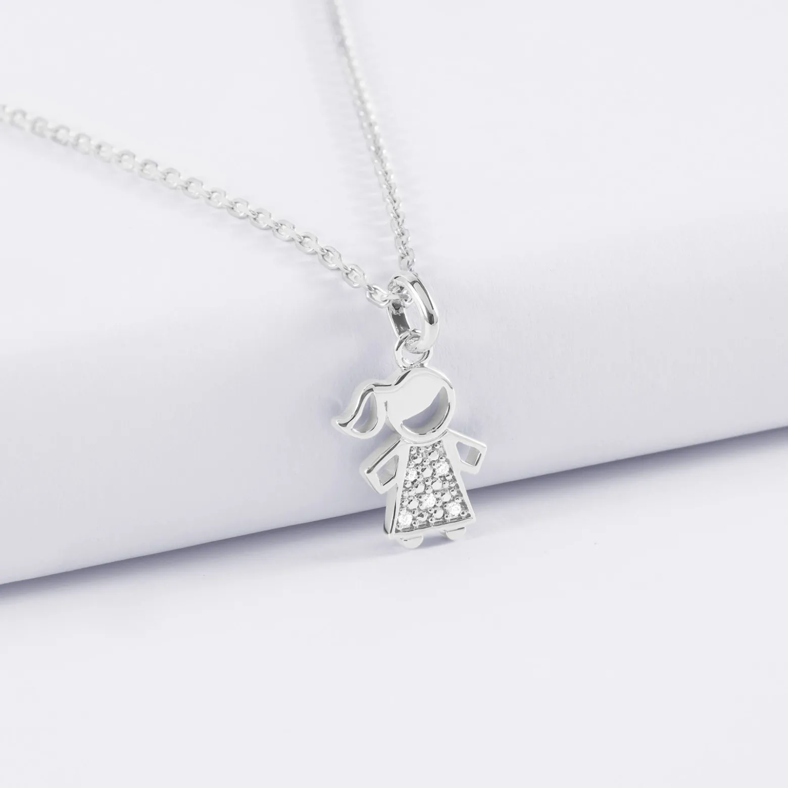 Pendentif petite fille scintillante argent 12 mm