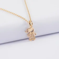 Pendentif petite fille scintillante plaqué or 12 mm