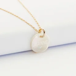 Pendentif plaqué or personnalisé médaille gravée nacre 15 mm