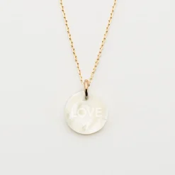 Pendentif plaqué or personnalisé médaille gravée nacre 15 mm