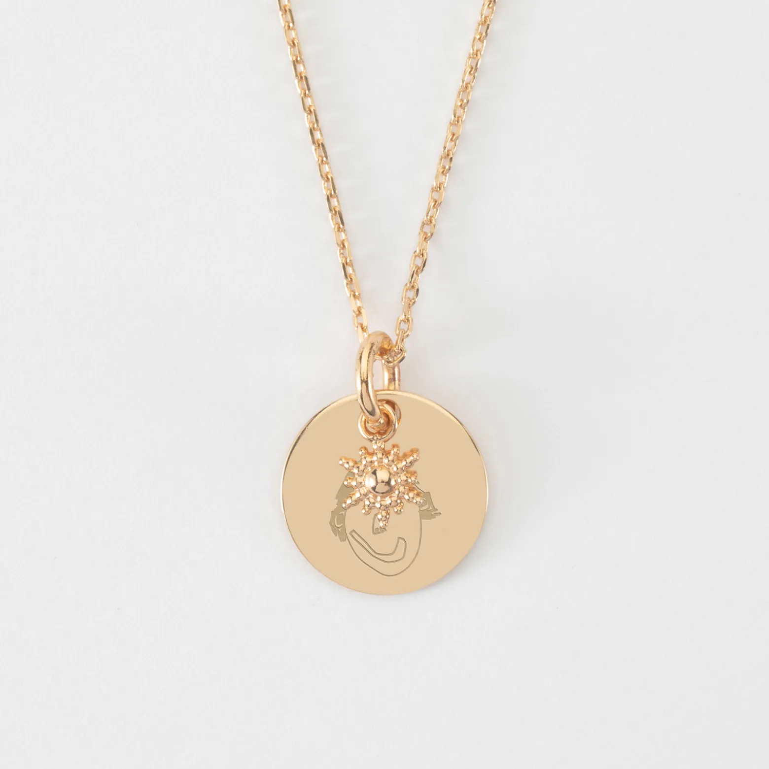 Pendentif réversible personnalisé médaille gravée plaqué or 15 mm et breloque étoile brillante 6 mm