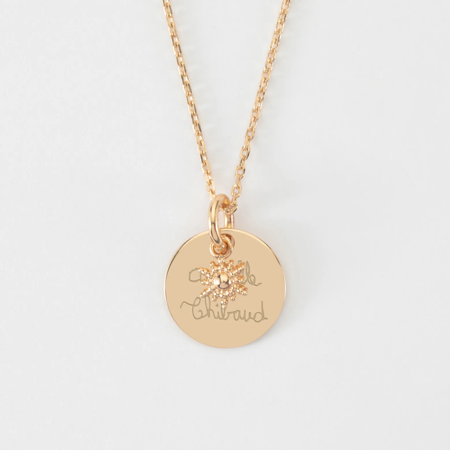 Pendentif réversible personnalisé médaille gravée plaqué or 15 mm et breloque étoile brillante 6 mm