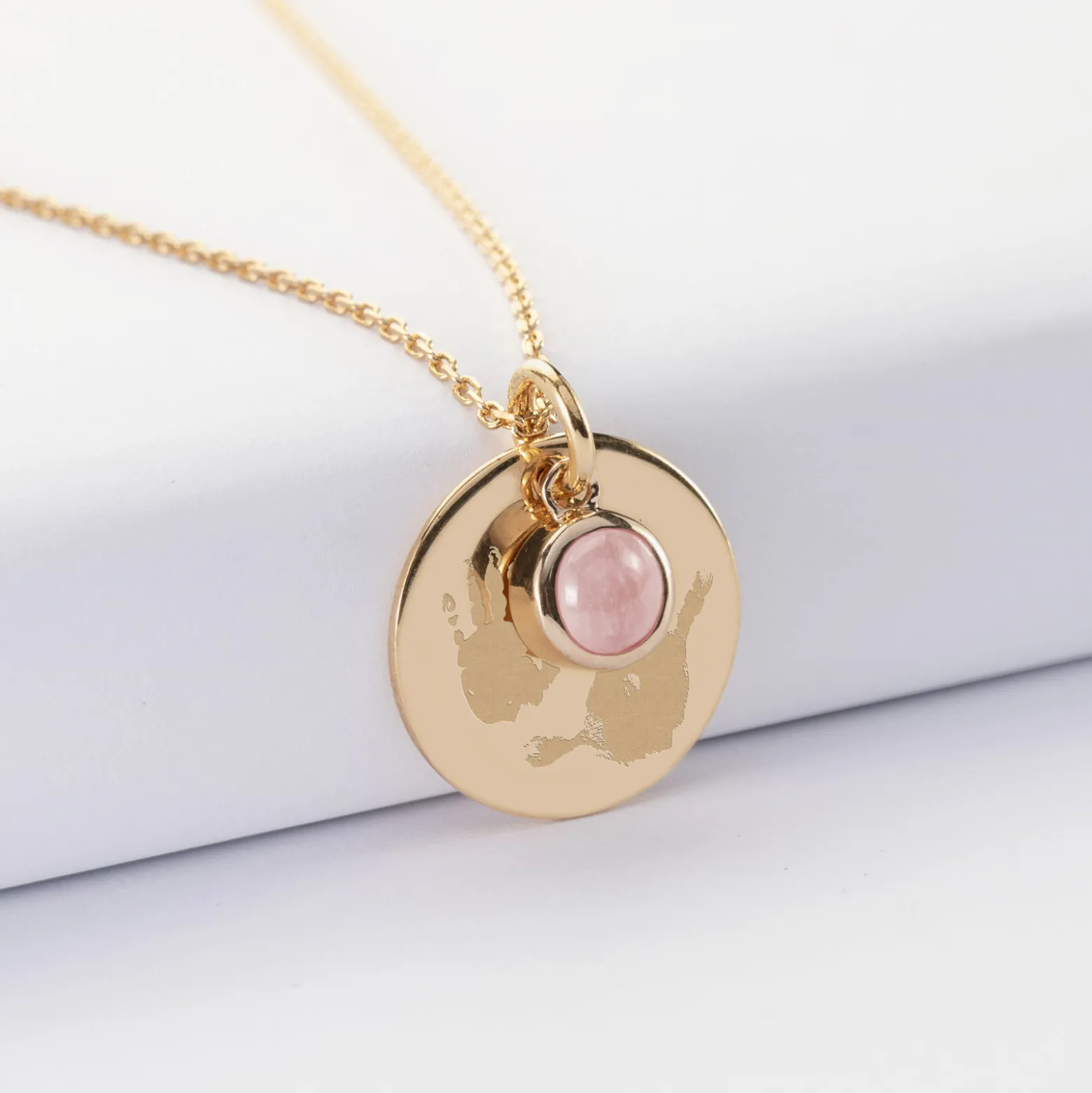 Pendentif réversible personnalisé médaille gravée plaqué or 19 mm et breloque pierre naturelle 8 mm
