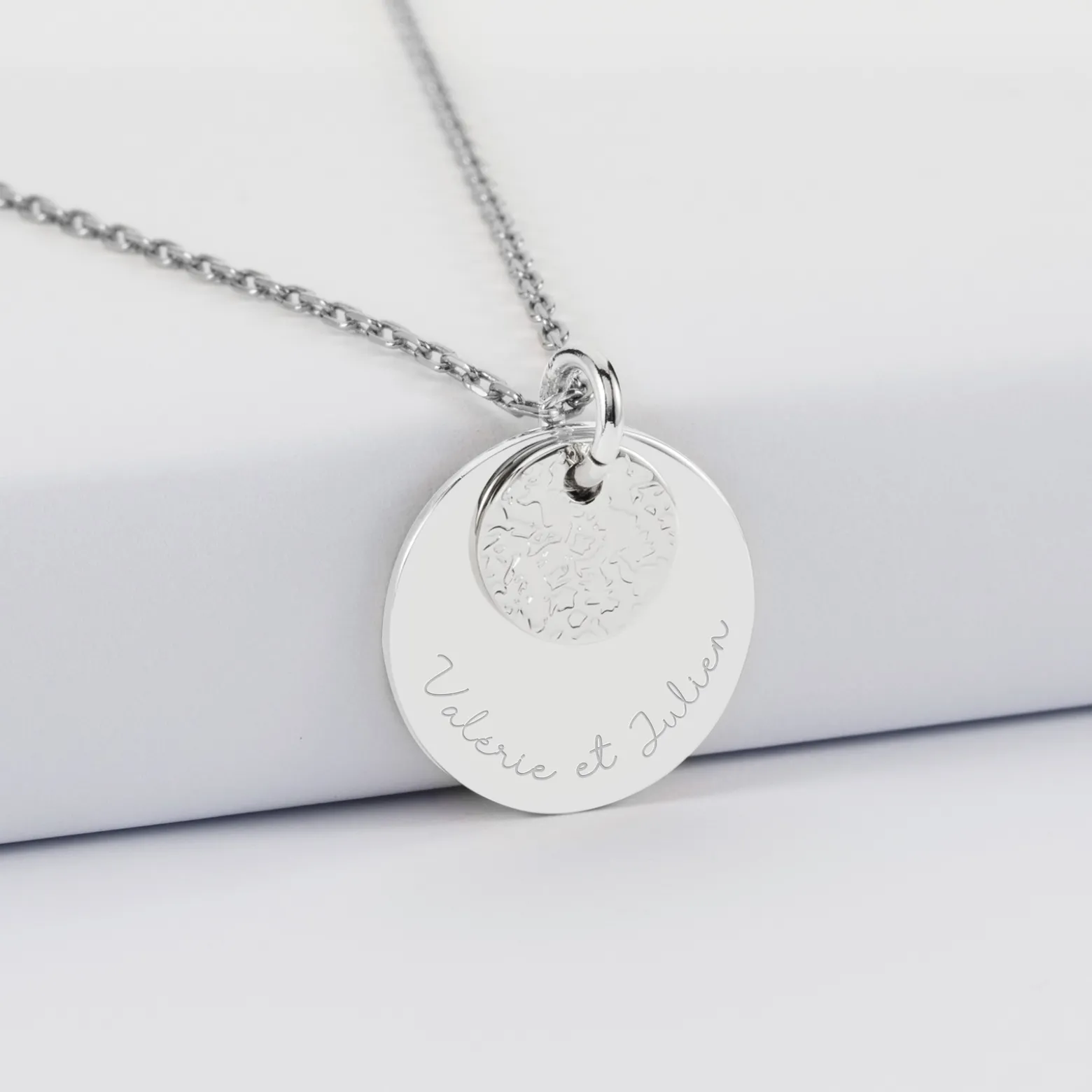 Pendentif réversible personnalisé double médailles martelées gravées argent 10 mm et 19 mm