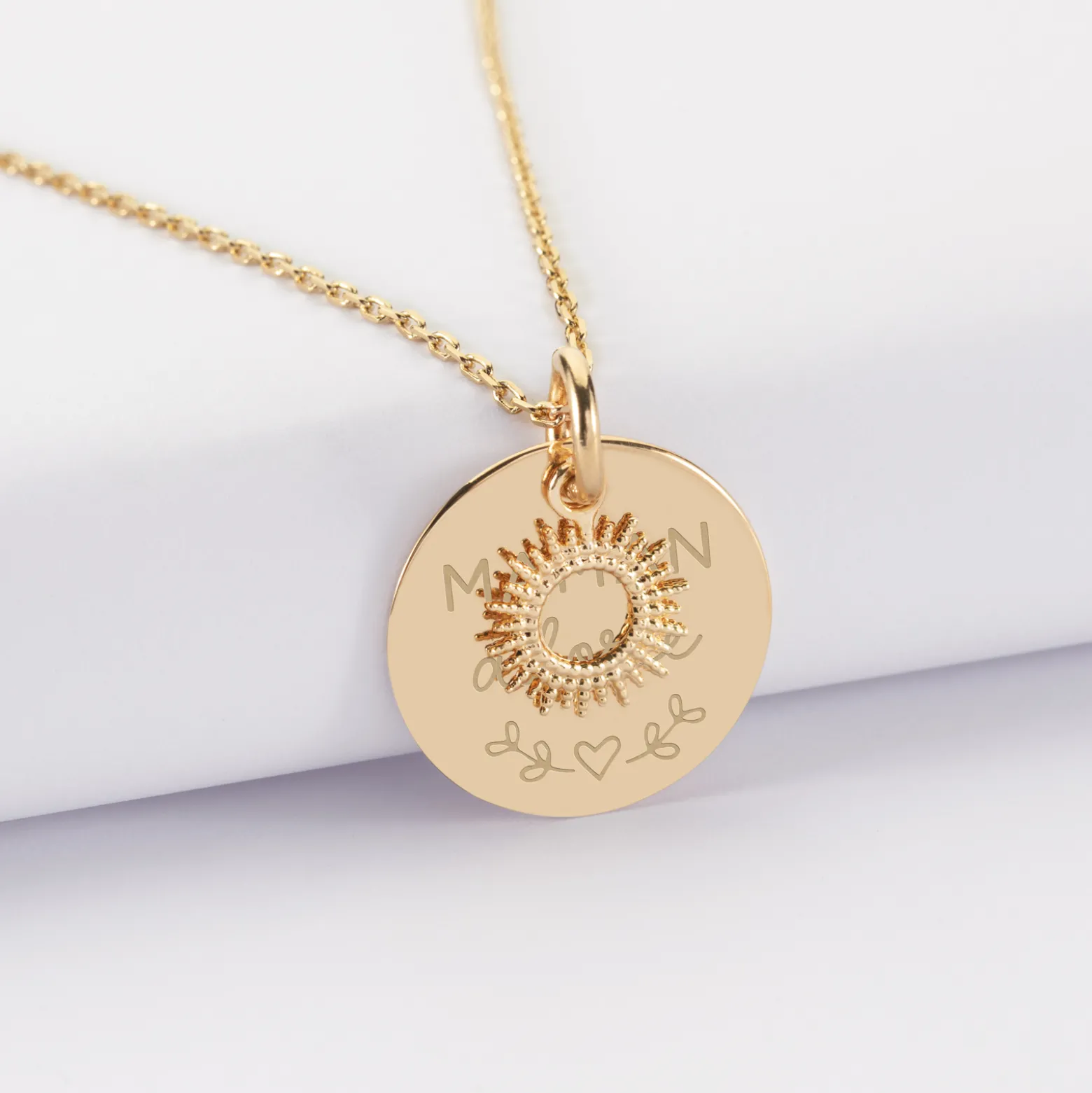 Pendentif réversible personnalisé médaille gravée plaqué or 19 mm et breloque soleil 10 mm