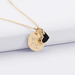 Pendentif Témoin personnalisé médaille gravée plaqué or 15 mm et breloque coeur email 10 mm