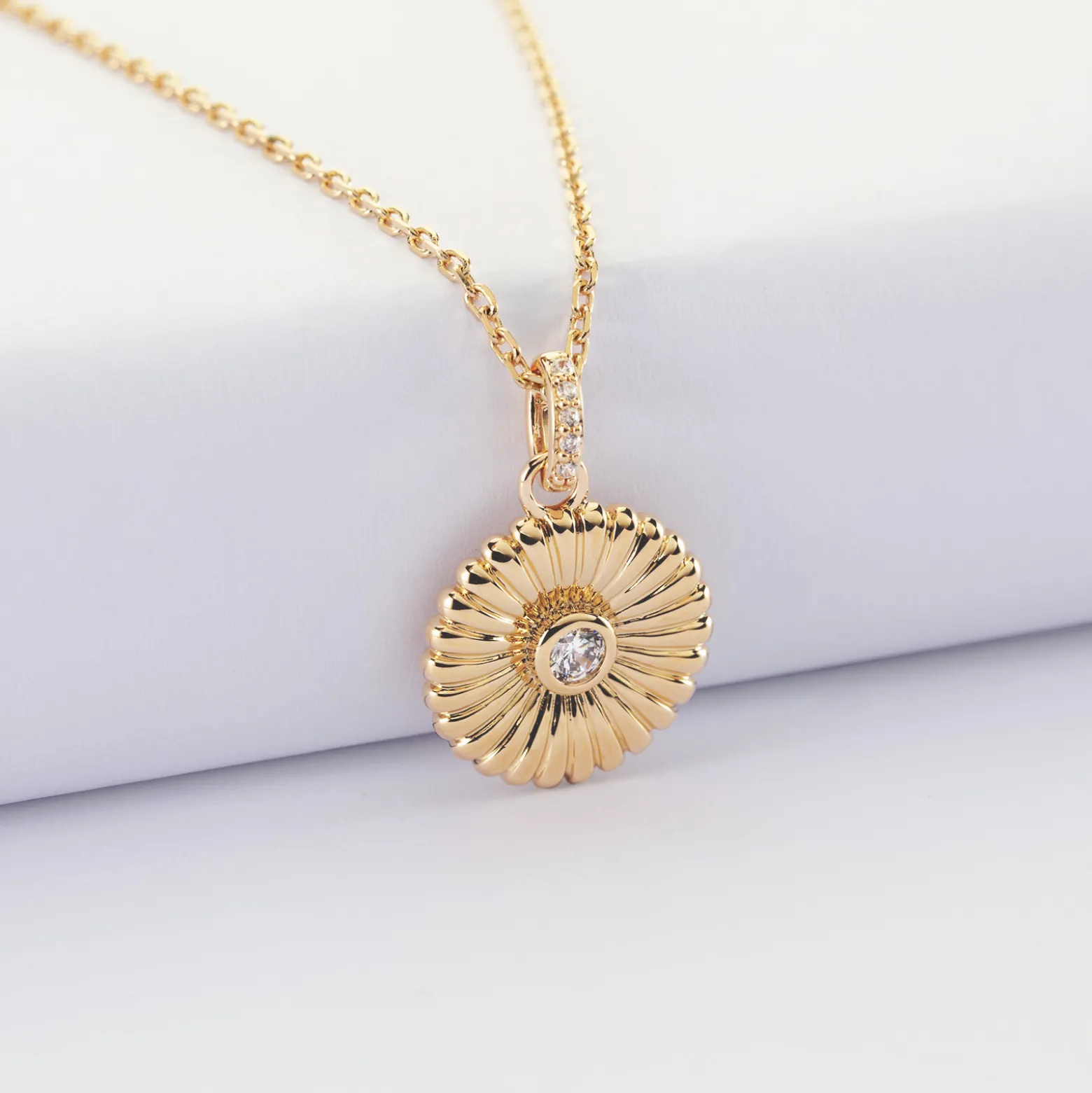 Pendentif tournesol scintillant plaqué or 14 mm