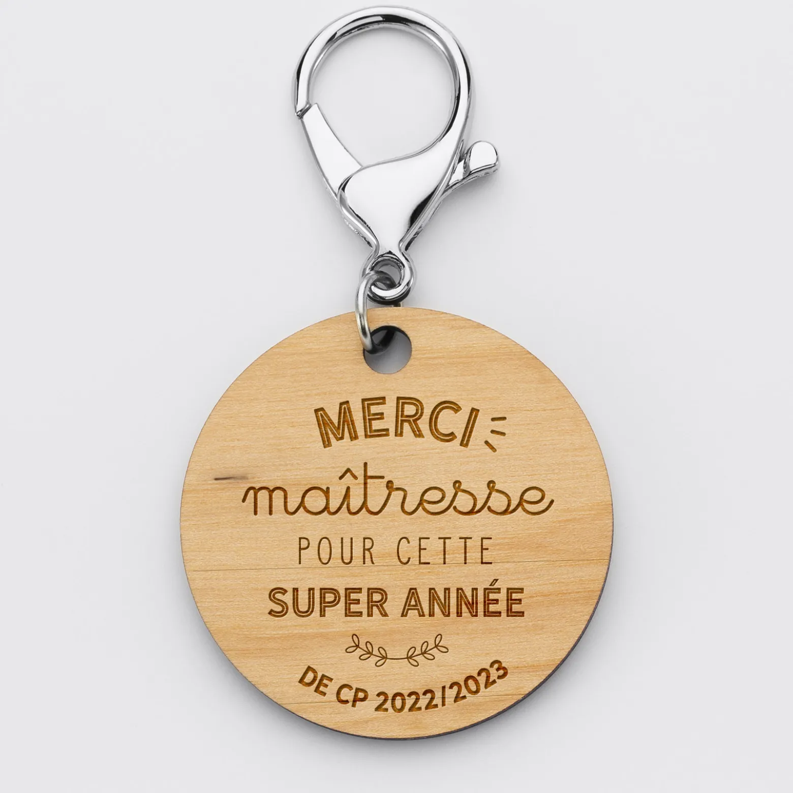 Porte clé personnalisé gravée bois médaille ronde 50 mm "Merci Maîtresse" - Nos petits imparfaits