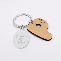 Porte clé personnalisé médaille gravée ovale acier et breloque bois alphabet Barbapapa - HappyBulle x Barbapapa