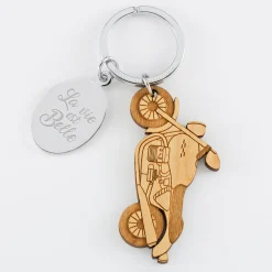Porte clé personnalisé médaille gravée ovale acier et breloque bois moto