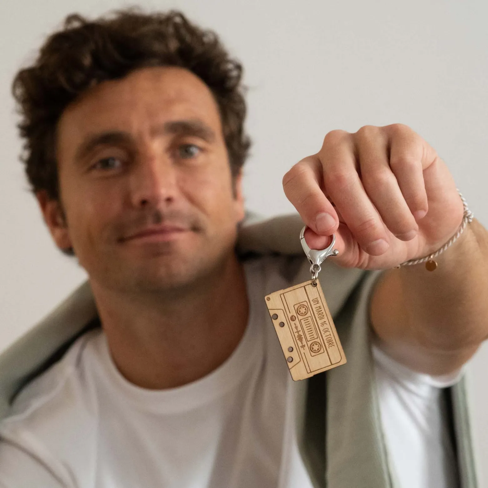 Porte clés Spotify personnalisé gravé bois cassette rétro