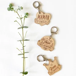 Porte-clés gravé bois médaille coeur 47x50 mm - édition spéciale "maman d'amour"