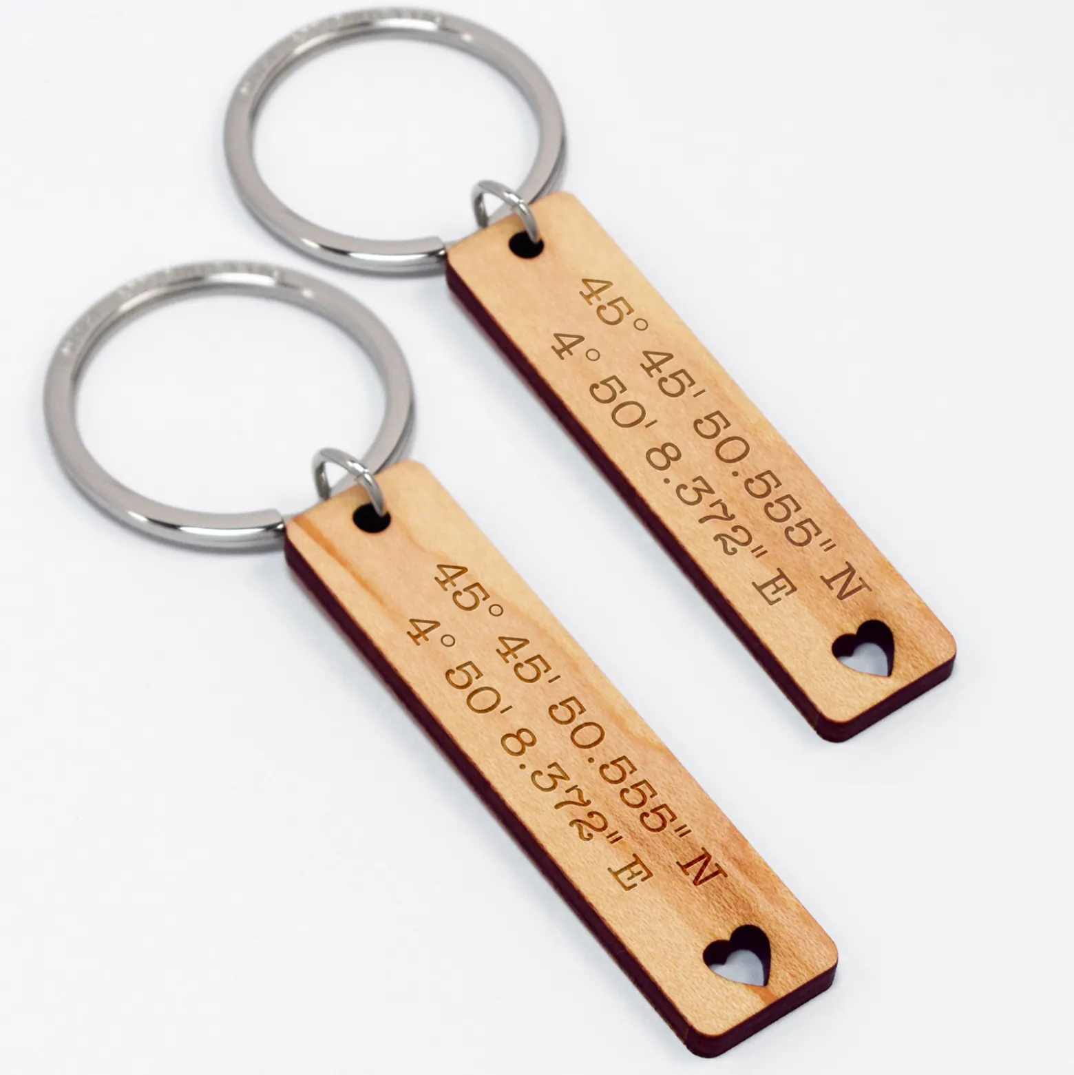 Porte-clés personnalisé "coordonnées géographiques" médaille gravée bois plaque 16x66 mm