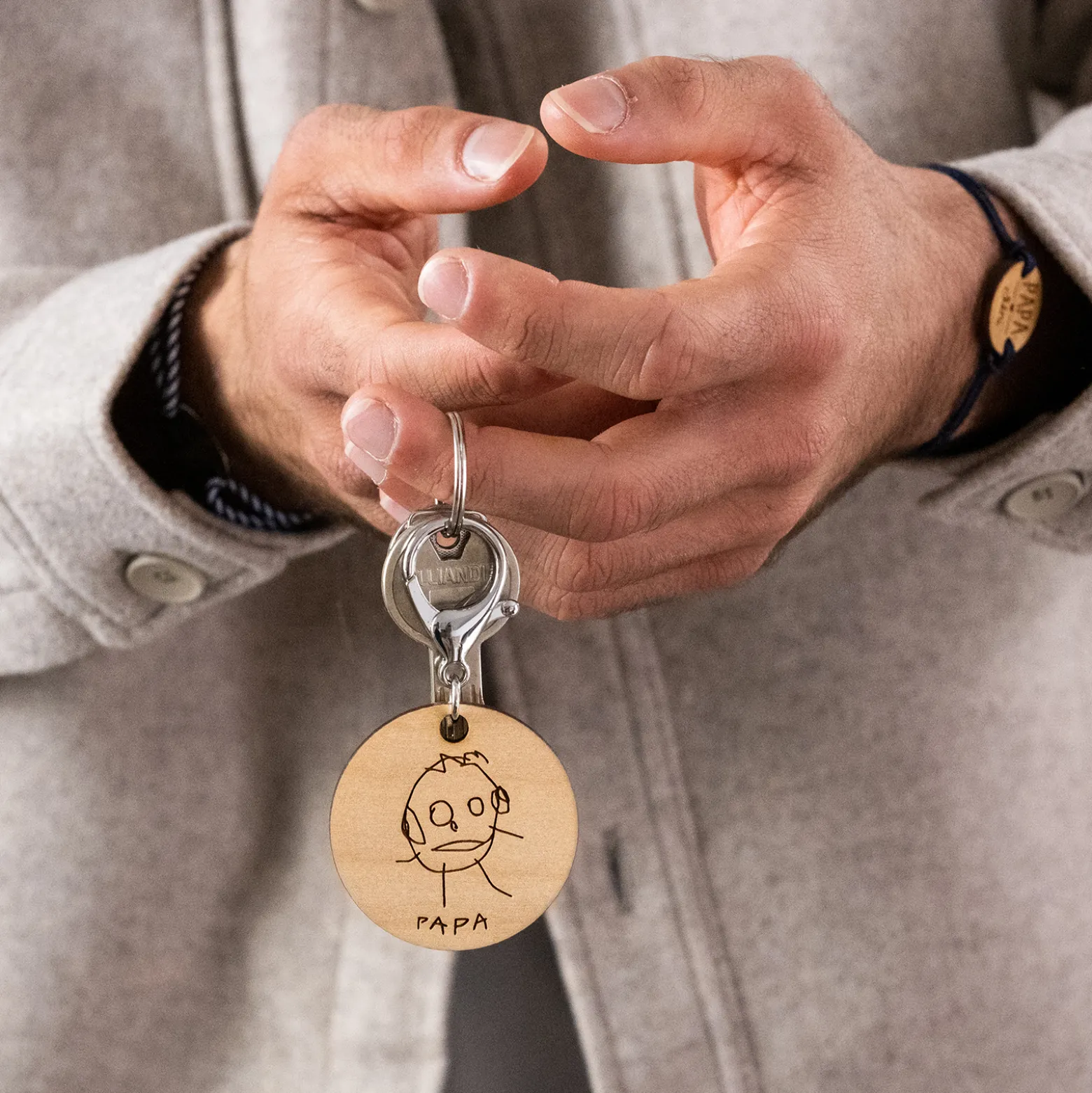 Porte-clés personnalisé gravé bois médaille ronde 50 mm - "Super papa depuis"