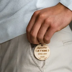 Porte-clés personnalisé gravé bois médaille 50 mm "Je t'aime depuis..."