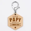 Porte-clés personnalisé gravé bois médaille hexagone 52x45 mm - "Super papy depuis"