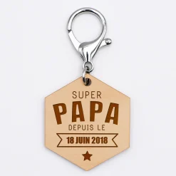 Porte-clés personnalisé gravé bois médaille hexagone 52x45 mm - "Super papa depuis"