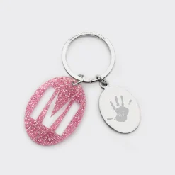 Porte-clés personnalisé médaille gravée ovale acier et breloque initiale acrylique pailleté rose