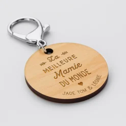 Porte-clés personnalisé prénoms médaille gravée bois ronde 50 mm "La meilleure Mamie du monde"