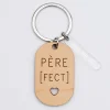 Porte-clés "Père fect" personnalisé gravé bois médaille ovale 55x35 mm et breloque acrylique 40x8 mm